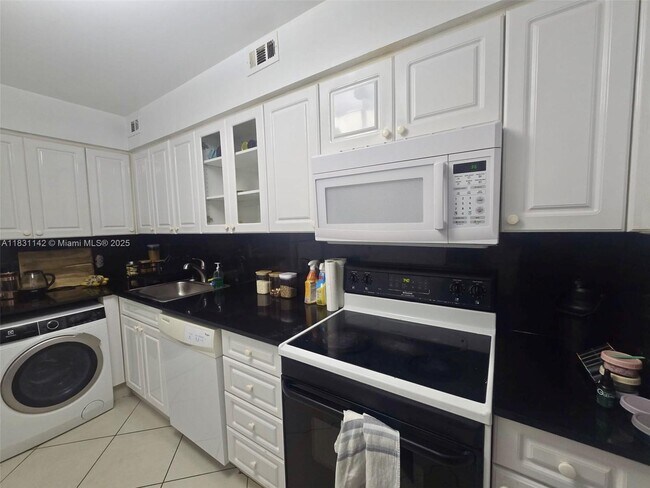 Foto del edificio - 6770 Indian Creek Dr