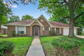 Building Photo - 6906 Pembrough Ln