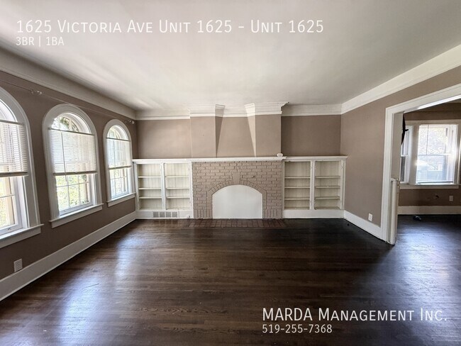 Photo du bâtiment - CHARMING 3 BED/1 BATH MAIN FLOOR UNIT + HYDRO, WATER & GAS