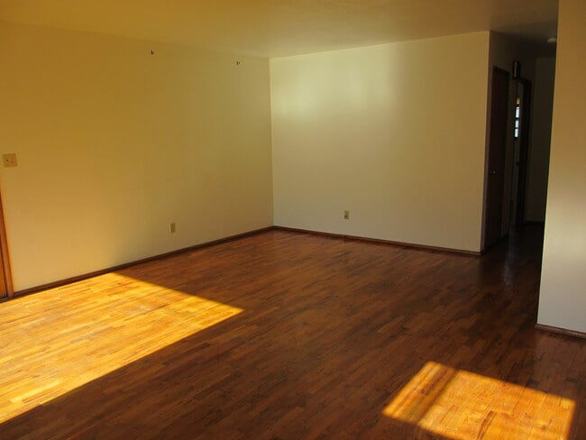 Living Room - 905 W 10th St
