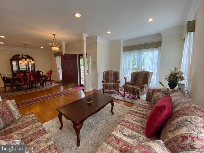 Foto del edificio - 10614 Maplecrest Ln
