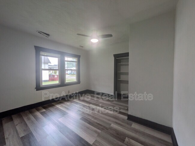 Foto del edificio - 3105 Somme Ave