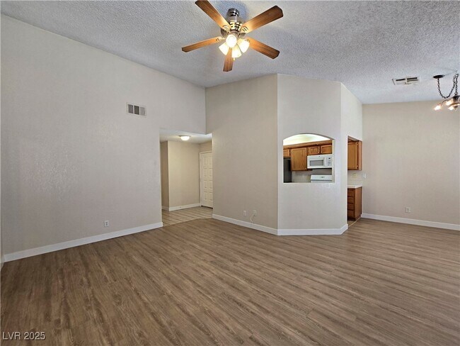 Foto del edificio - 761 Butternut Ct