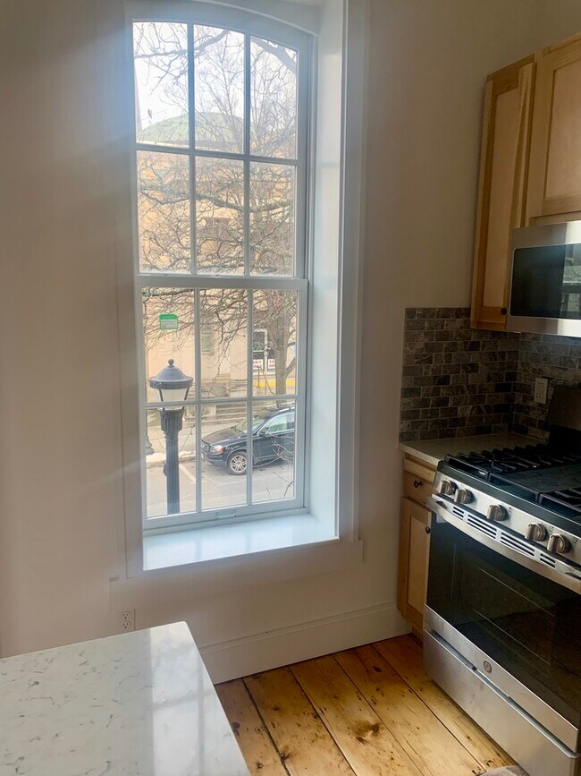 stainless steel appliances - 557 Warren St