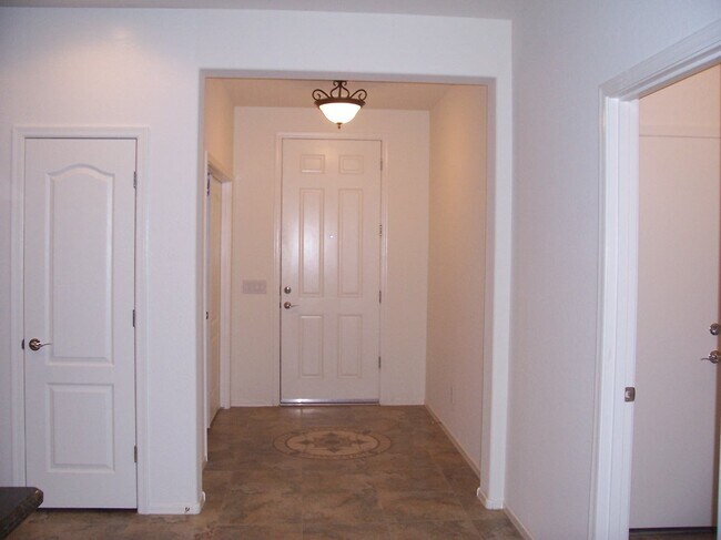 Building Photo - Spacious 4 Bed w/den in Desirable Vistancia
