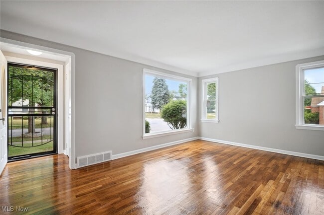 Building Photo - 18201 Maple Heights Blvd