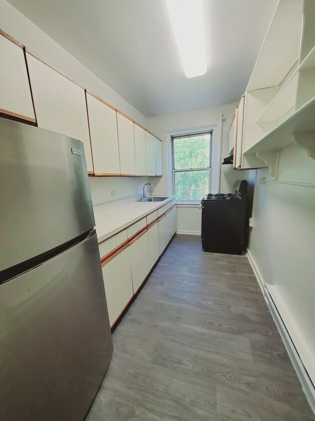 Primary Photo - 104 Woodside Green