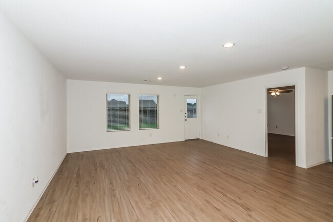 Building Photo - 3302 Aster Mdw Wy
