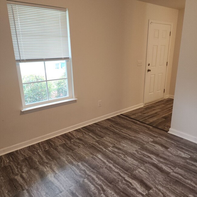 Foto del edificio - 4 Bedroom House with Double Garage FOR REN...