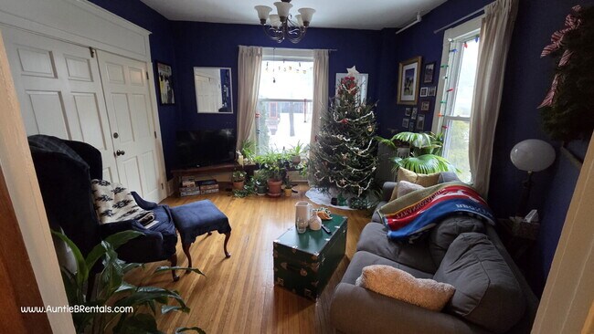 Foto del edificio - Cute main-level unit in Minneapolis, walking distance to local shops