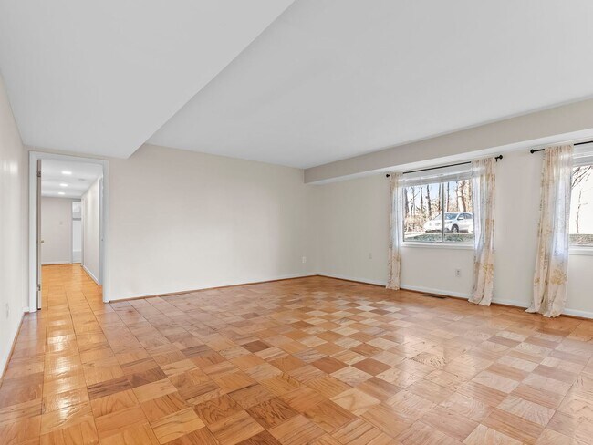 Foto del edificio - Commuter’s Dream! Large 2BR/2BA Condo Steps from Metro – All Utilities Included!