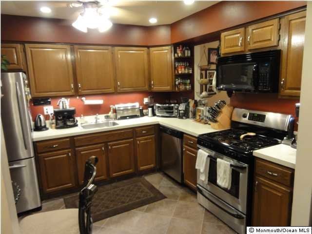 Building Photo - 45 Liverpool Ct