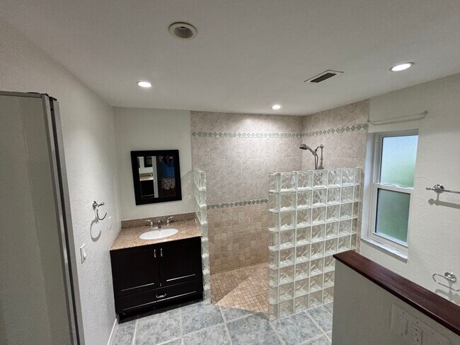 Máster bath - 17449 Homewood Rd