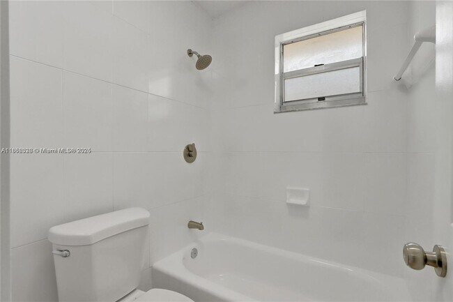 Foto del edificio - 1927 NW 20th Ave