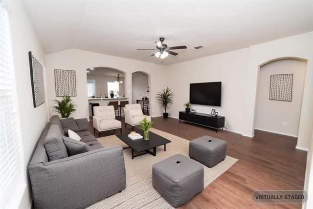 Building Photo - 2105 Meadow View Dr