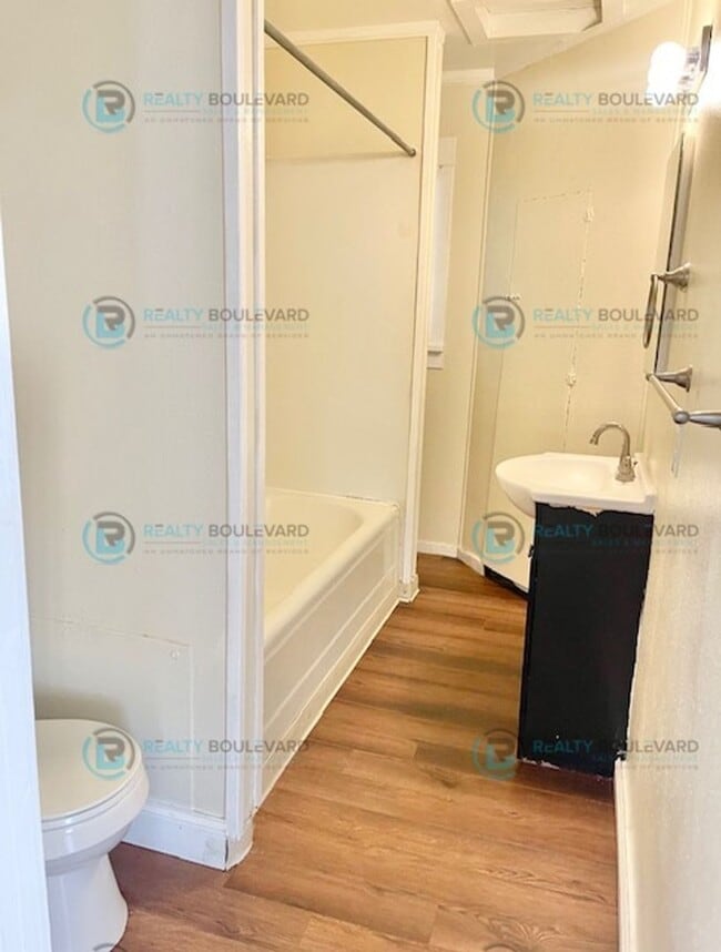 Building Photo - Cute Cottage in Downtown Reno with a private front and back yard! Near UNR, Shopping, Busses & fr...