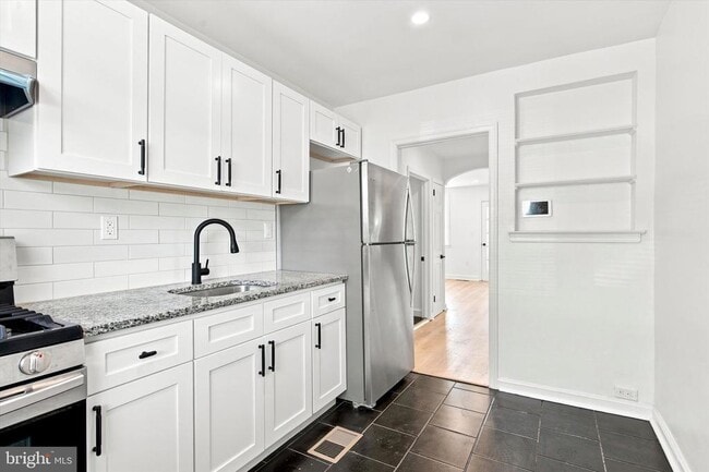 Building Photo - 6411 Malvern Ave