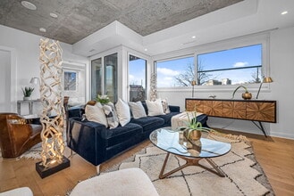 Building Photo - 135 Barrette St