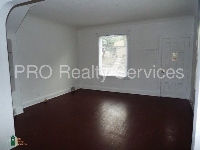 Building Photo - 3221 Lyndale Ave N