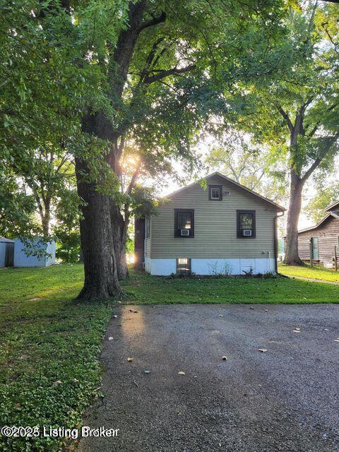 Foto del edificio - 2908 Belknap Beach Rd
