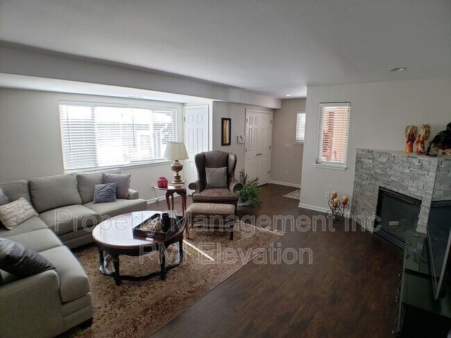 Foto del edificio - 2442 S Williams St
