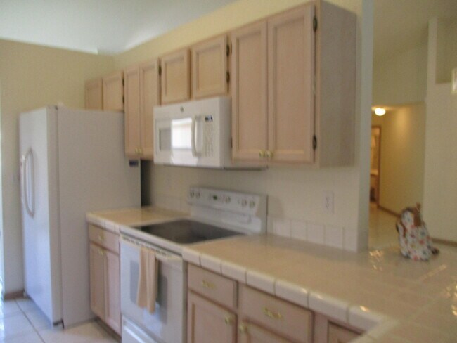 Building Photo - 5355 Grande Palm Cir