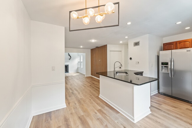 Building Photo - 128 Lablanc Way NW