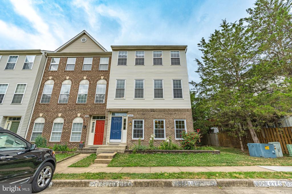 Foto principal - 6600 Charles Green Square