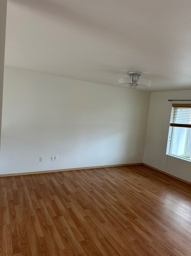 Building Photo - Charming 3 beds 2.5 bath house in Bothell!