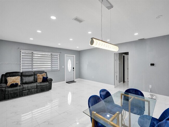 Foto del edificio - 460 NE 169th St