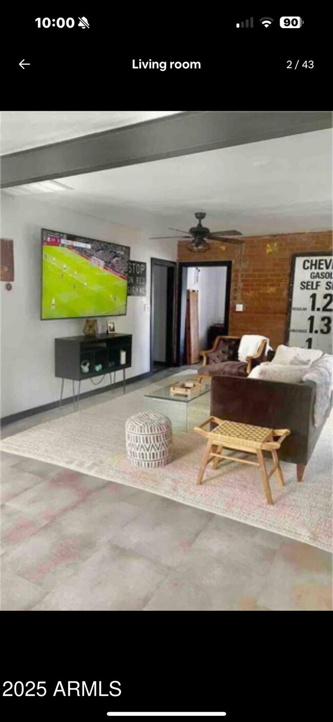 Foto del edificio - 1055 E Whitton Ave