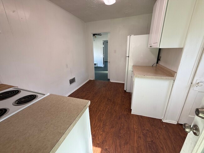 Photo - 843 1/2 House