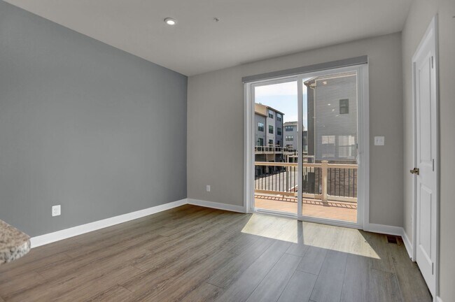 Foto del edificio - Luxury 4-Story Townhome with Rooftop Terrace!