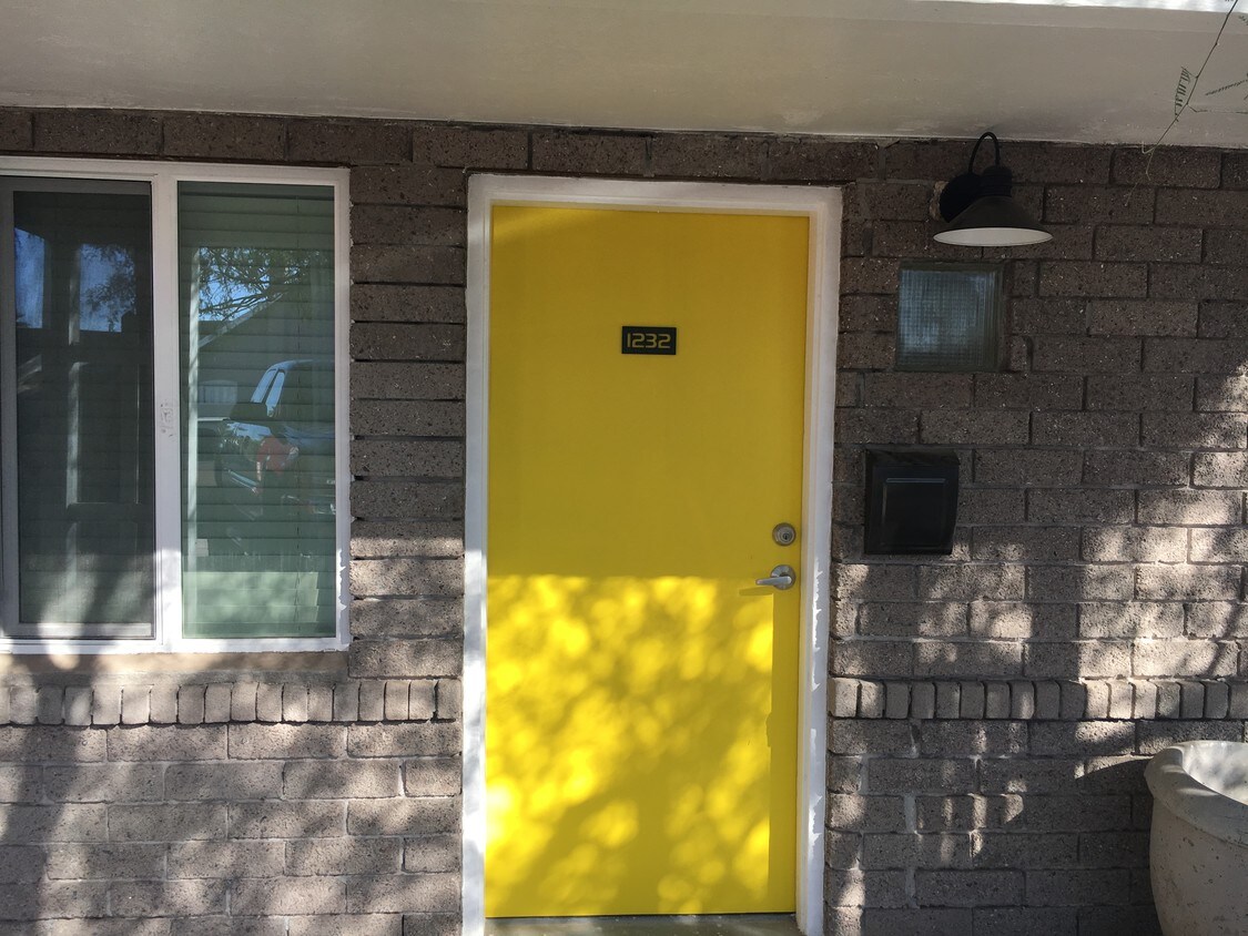 Sandblasted cuadra - 1232 E Virginia Ave
