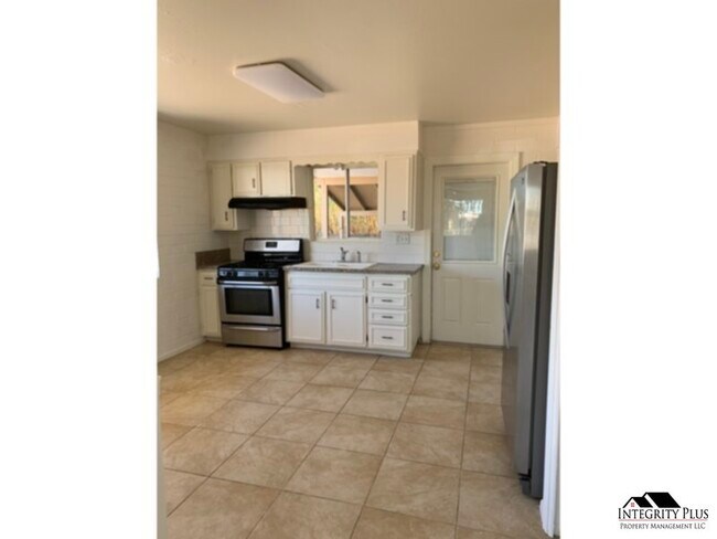 Foto del edificio - 3 bedroom 2 bath home centrally located in Casa Grande