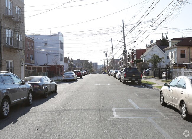 Building Photo - 722 E 229th