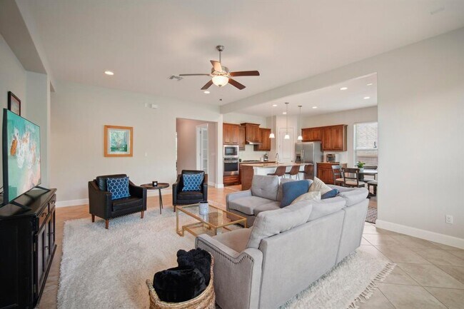 Building Photo - 134 Summer Square Dr