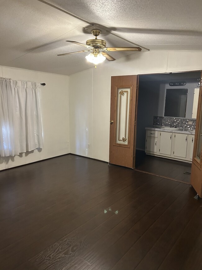 Building Photo - 12734 Red House Rd