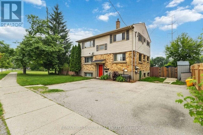 Building Photo - 1490-1490 Mclarenwood Terrace