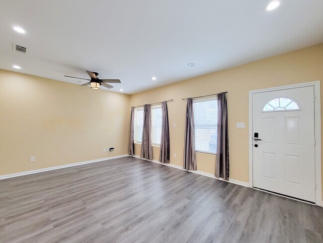 Foto del edificio - 16361 Eastchase St