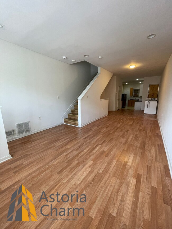 Building Photo - 422 E 21st St