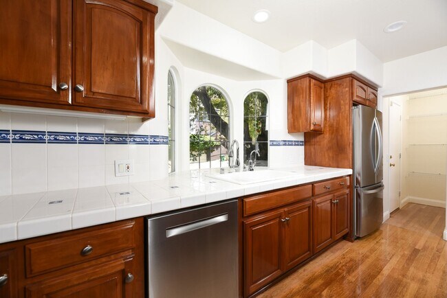 Building Photo - Nostalgic & Beautiful 3-Bedroom Home with ...