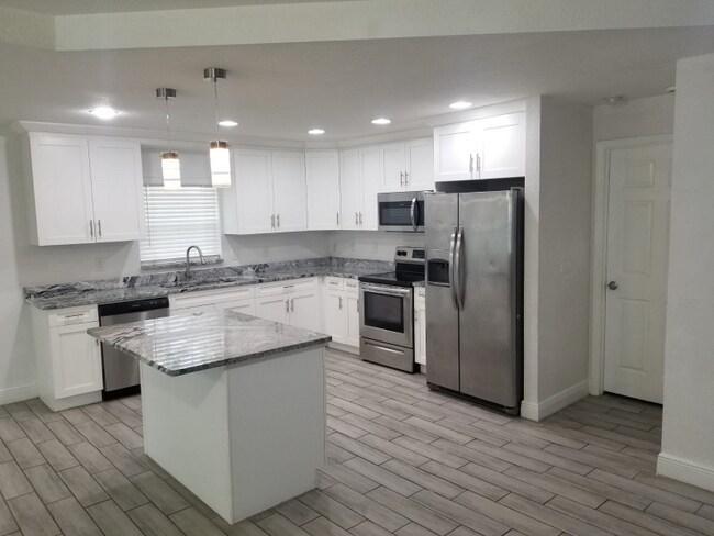 Foto del edificio - 1406 E Renfro St