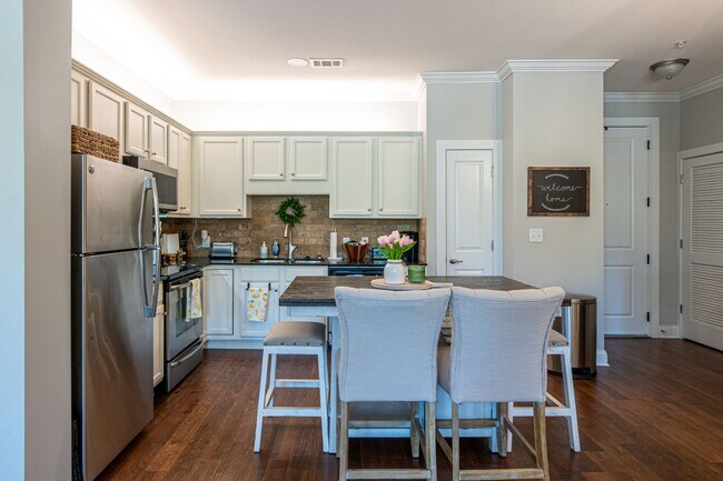 Foto del edificio - Knoxville 37920 - Riverfront Condo for Rent - 2 Bedroom, 2 Bath - CityView at Riverwalk - Contact...