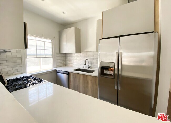 Foto del edificio - 2666 Orchard Ave.