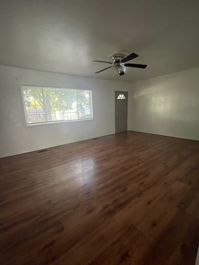 Building Photo - 104 Teen Dr