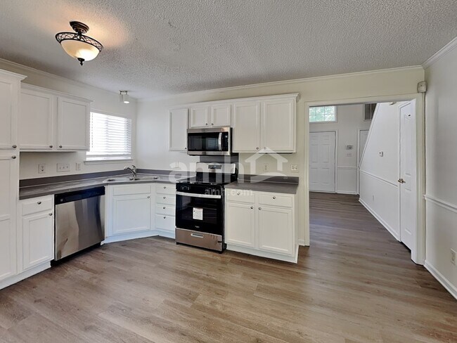 Foto del edificio - 13007 Planters Row Dr