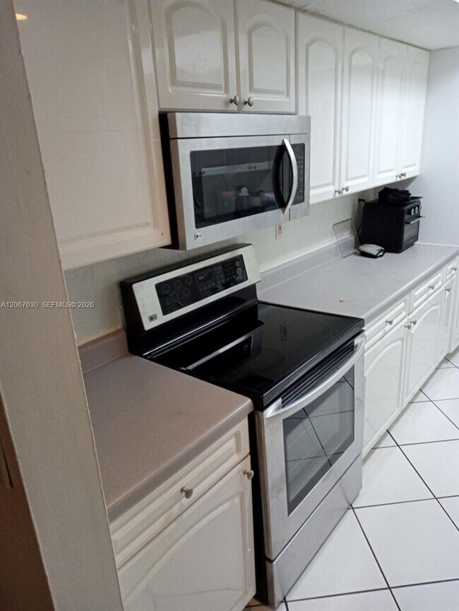 Foto del edificio - 2700 Riverside Dr