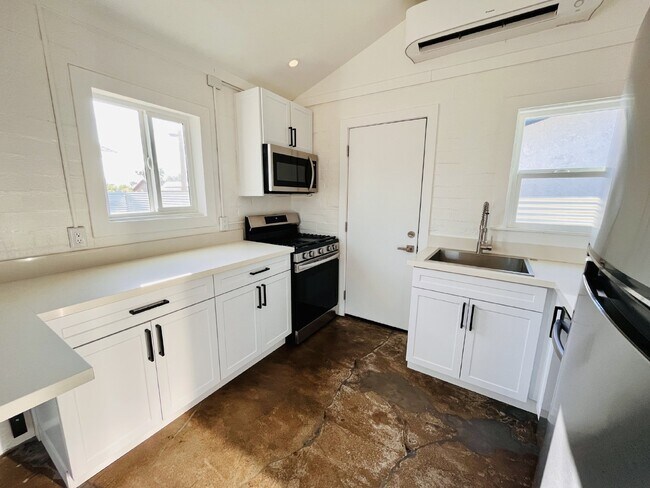 Foto del edificio - Adorable Studio Cabin near Joshua Tree Town Center