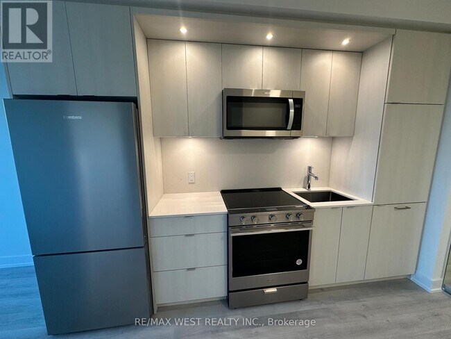 Photo du bâtiment - 60 Central Park Roadway